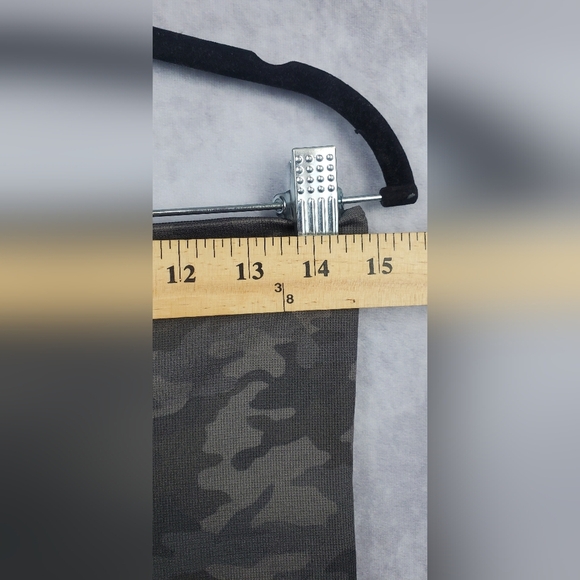 SPANX Look At Me‎ Now Seamless Cropped Leggings Camo Size XL - Picture 9 of 10